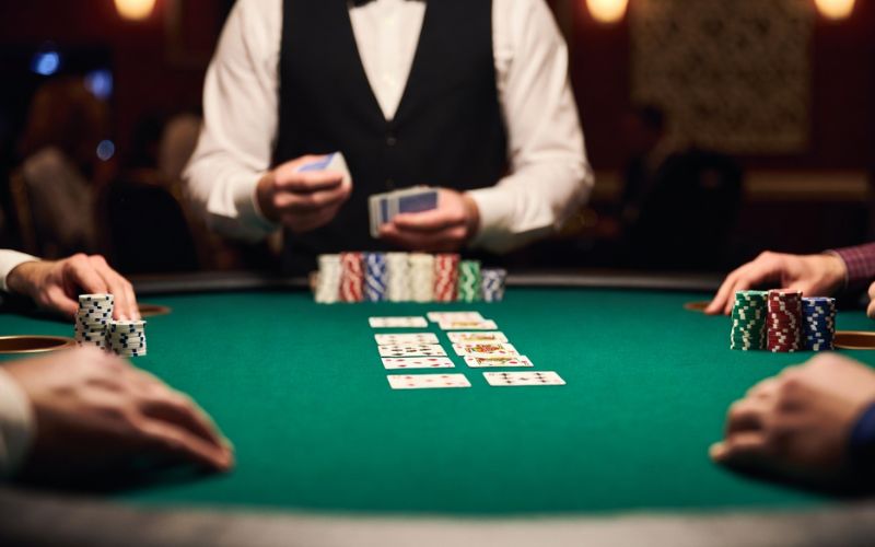 cách chơi poker luật cơ bản và thứ tự bài